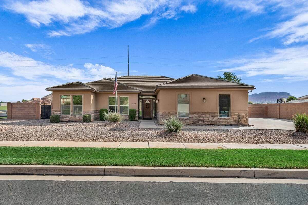 2535 Sunshine Cir - Photo 1