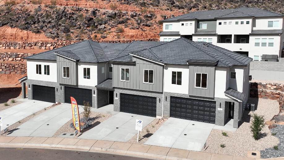 1555 Mead Ln - Photo 1