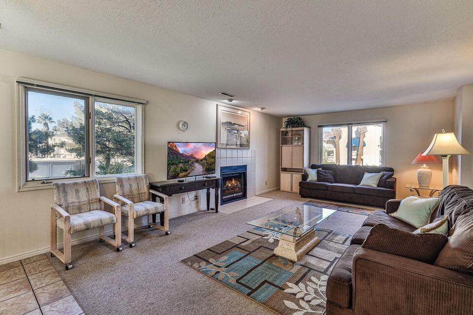 1845 Canyon View Dr - Photo 1