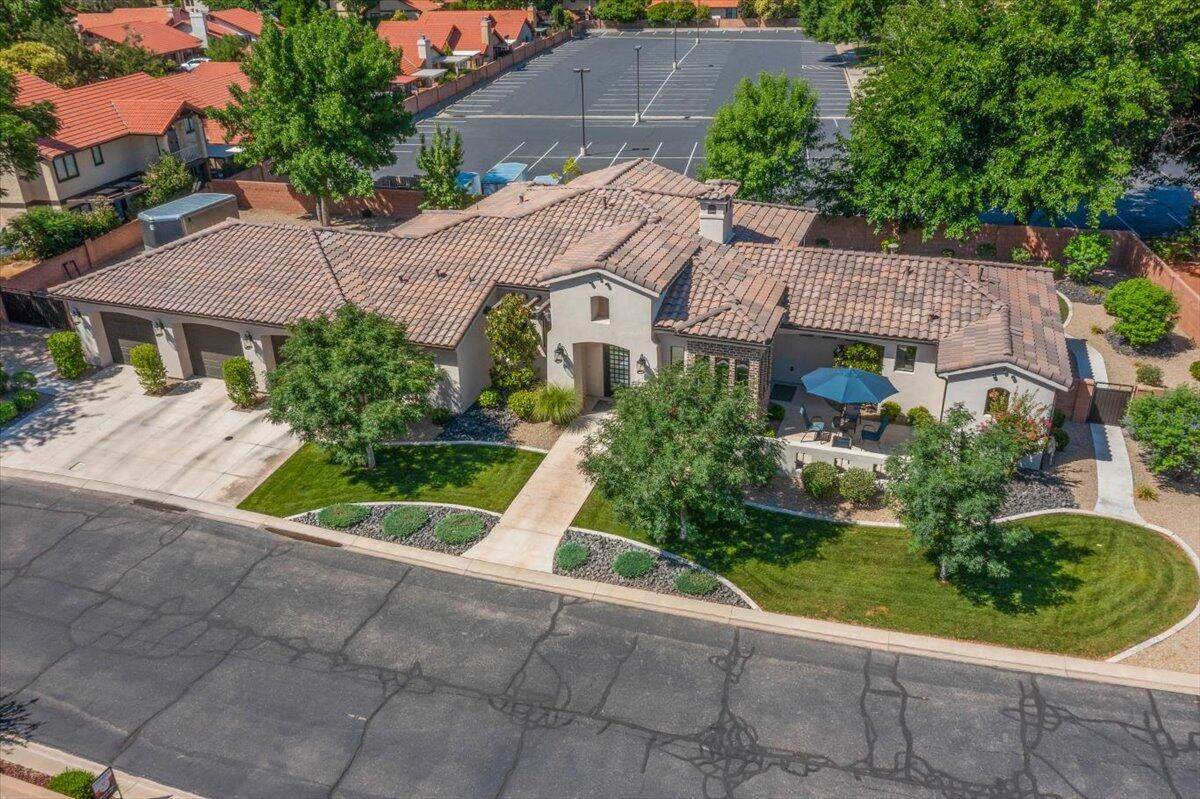 1555 Woodsview Ln - Photo 1