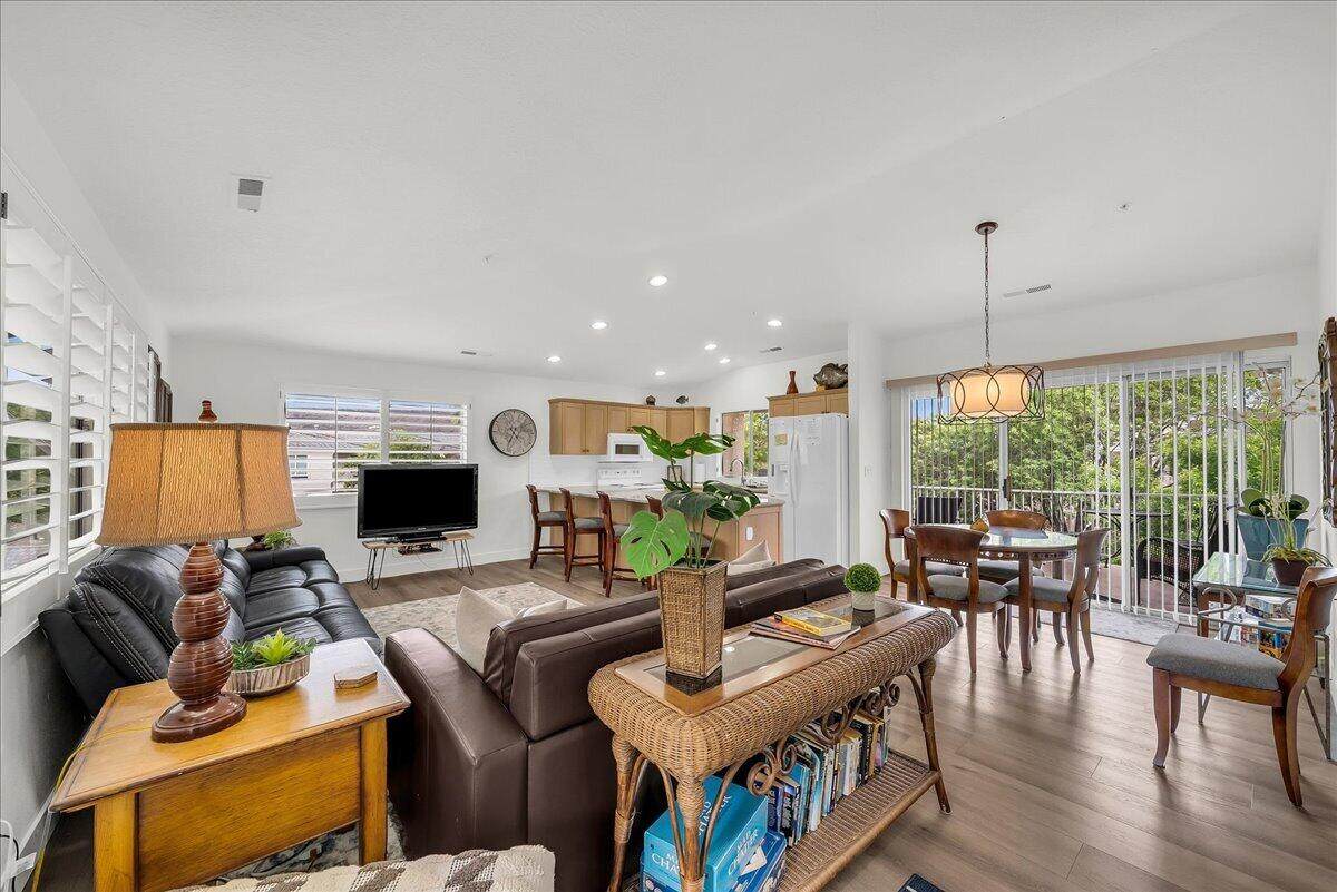 1845 Canyon View Dr - Photo 1