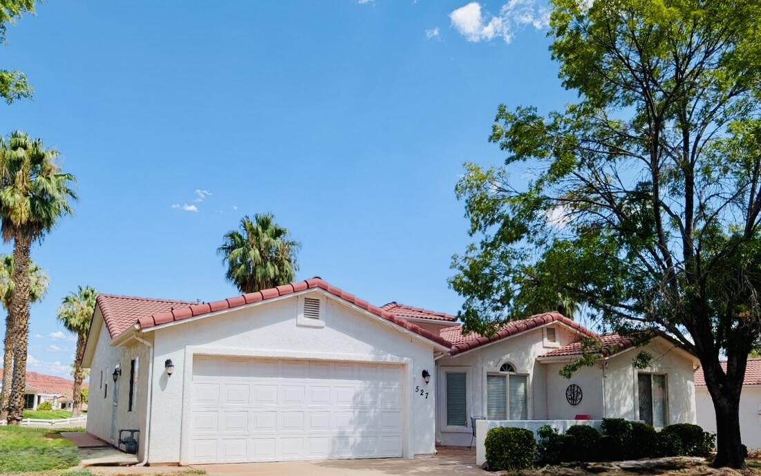 527 Fiesta Dr - Photo 1