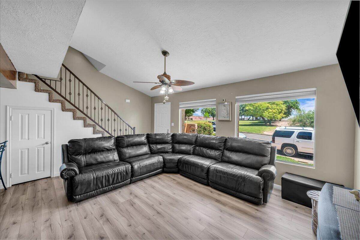 270 Donlee Dr - Photo 1