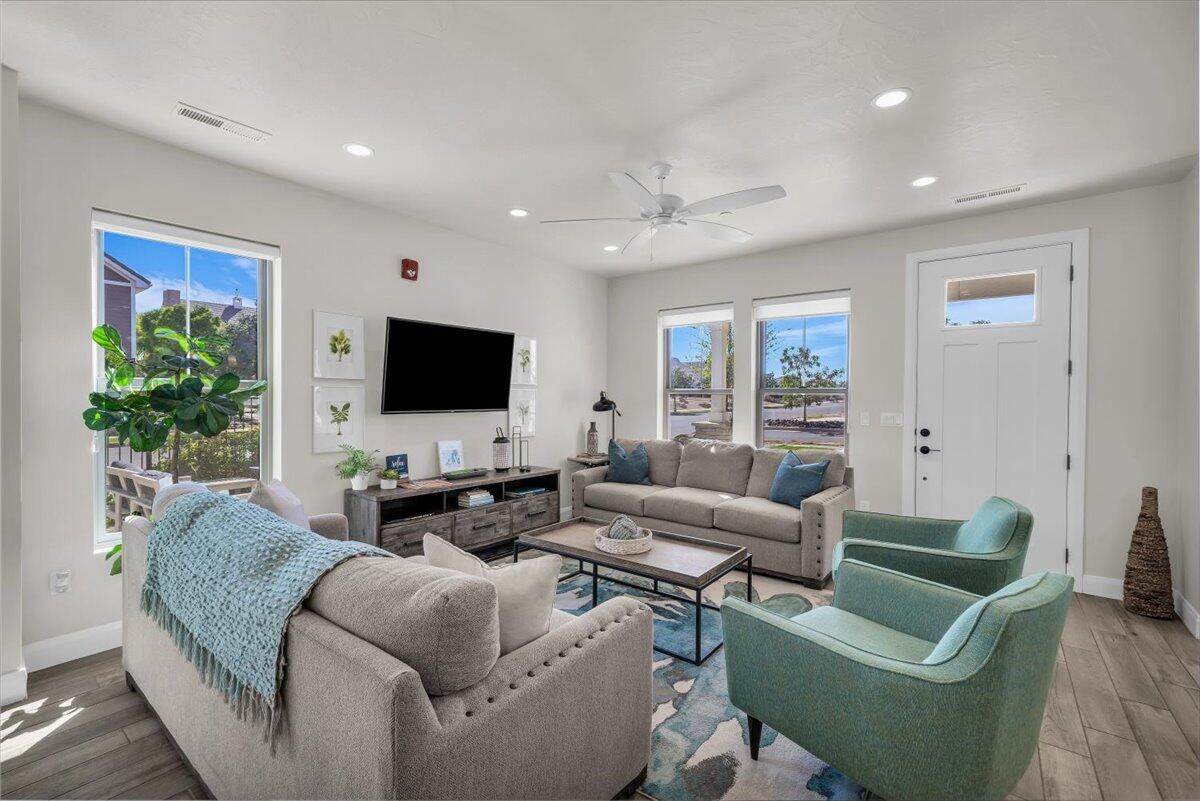 1181 Farmhouse Dr - Photo 1