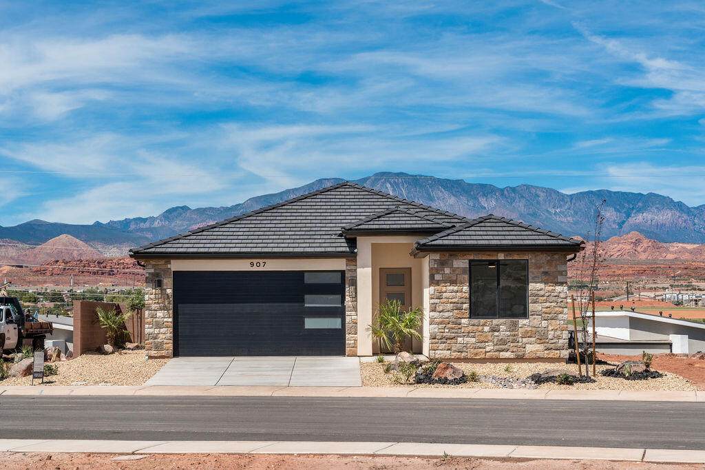907 Coyote Crest Dr - Photo 1