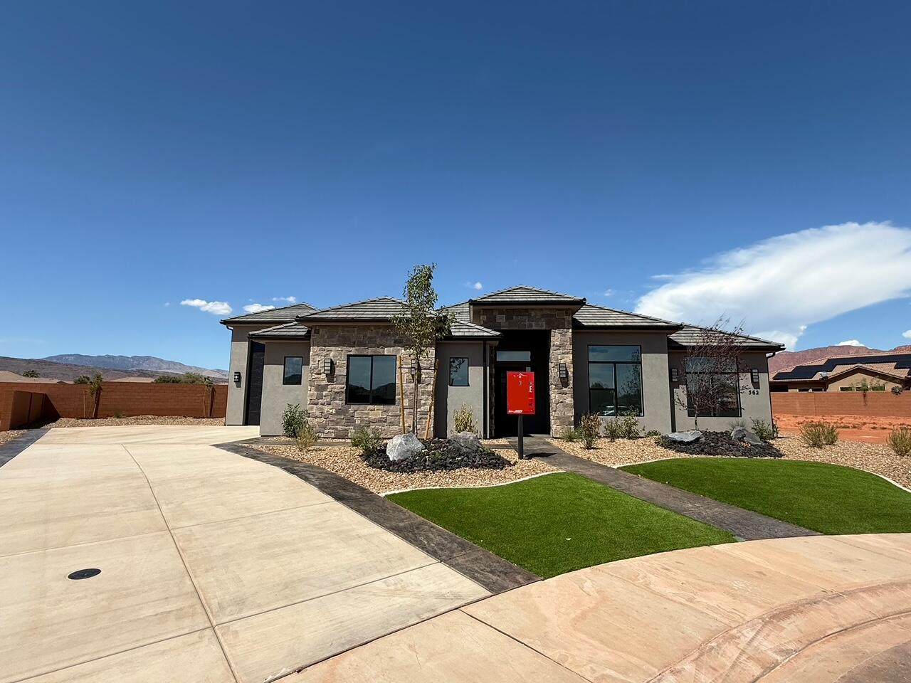 562 Harmony Cir - Photo 1