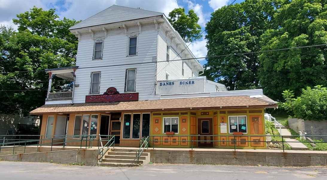 406 408 410 Main St - Photo 1