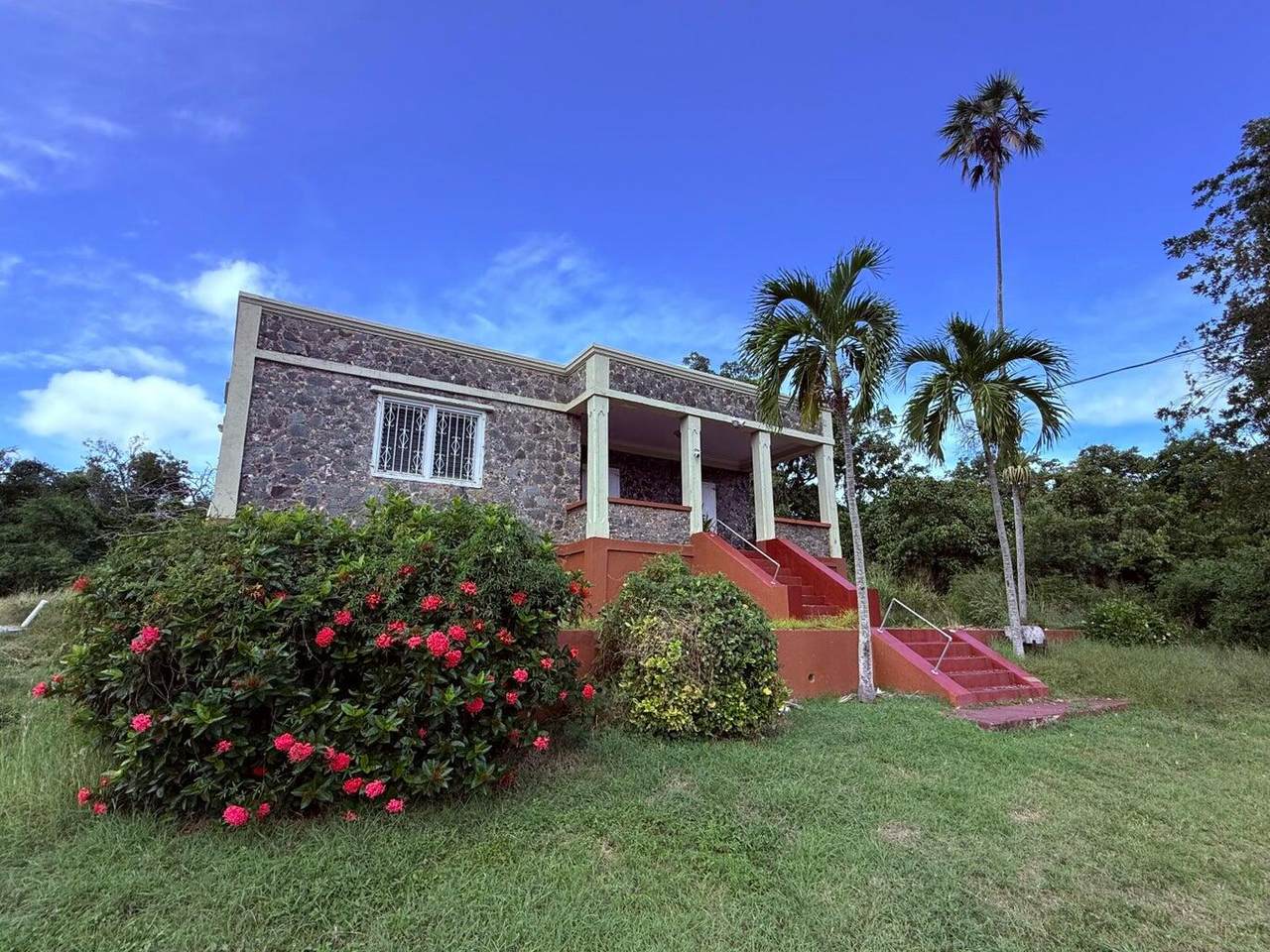 6 REM Charlotte Amalie New - Photo 1