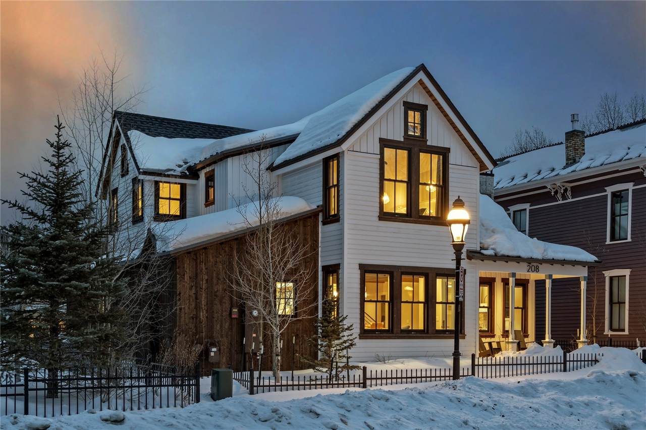 208 Ridge Street - Photo 1