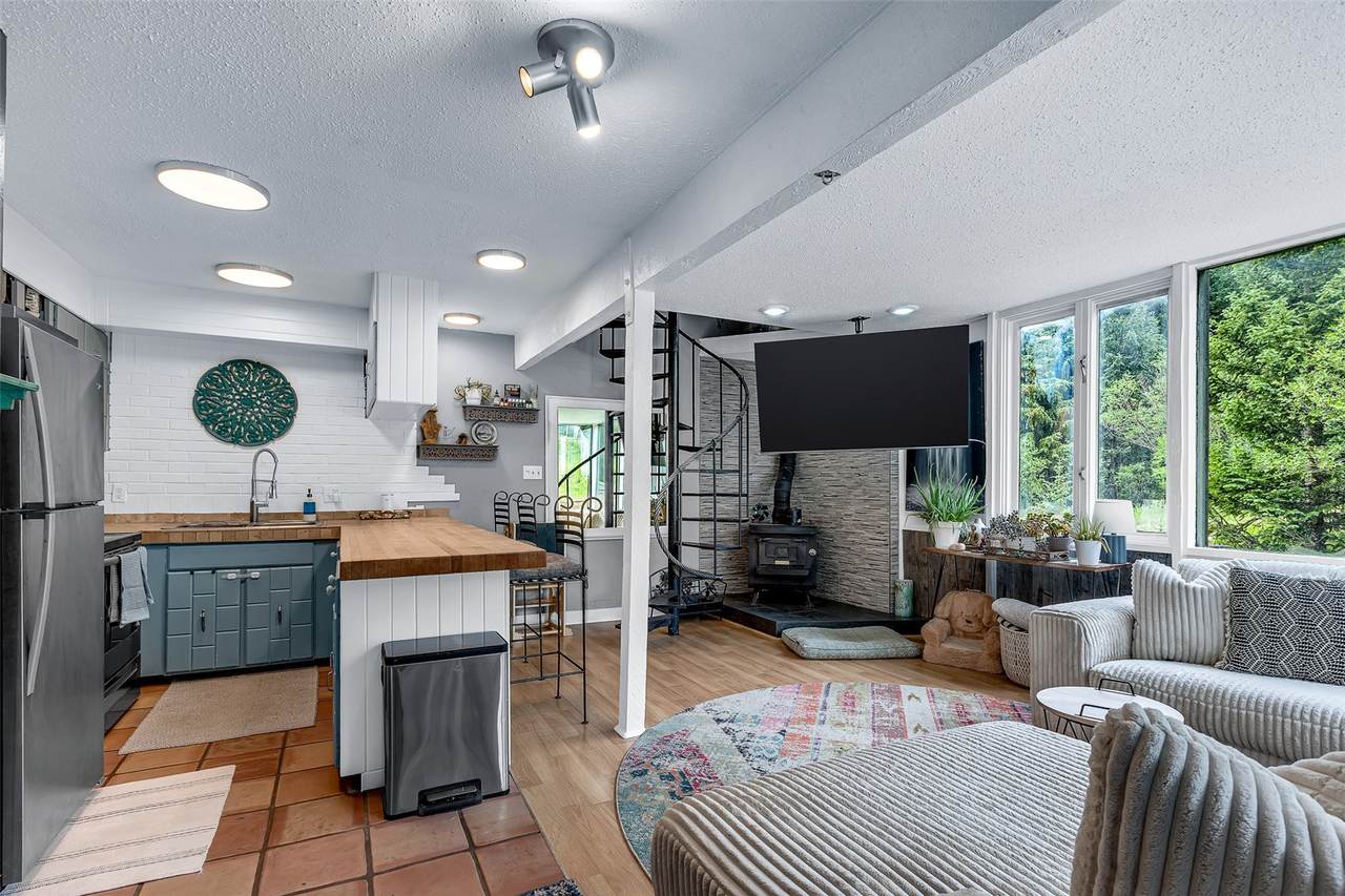 136 Lance Lane - Photo 1