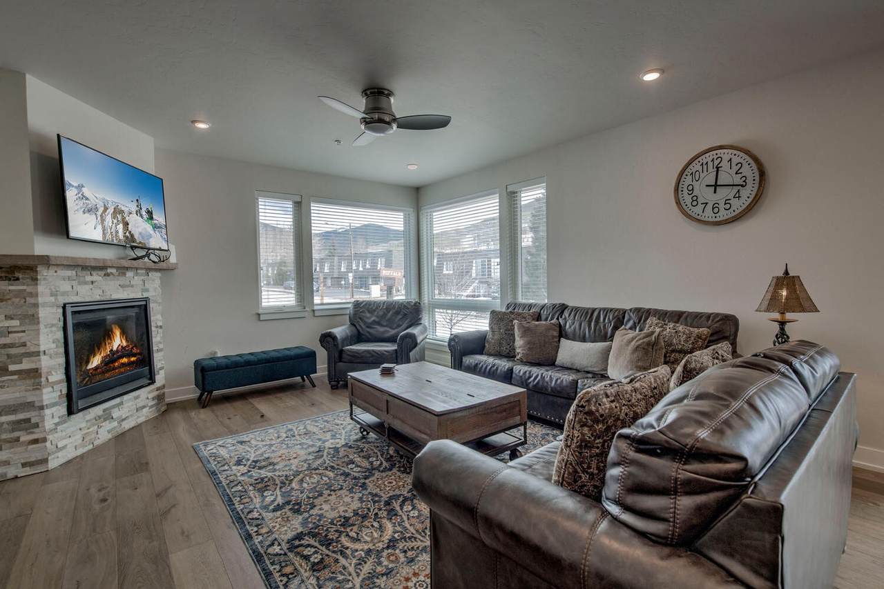 235 La Bonte Street - Photo 1