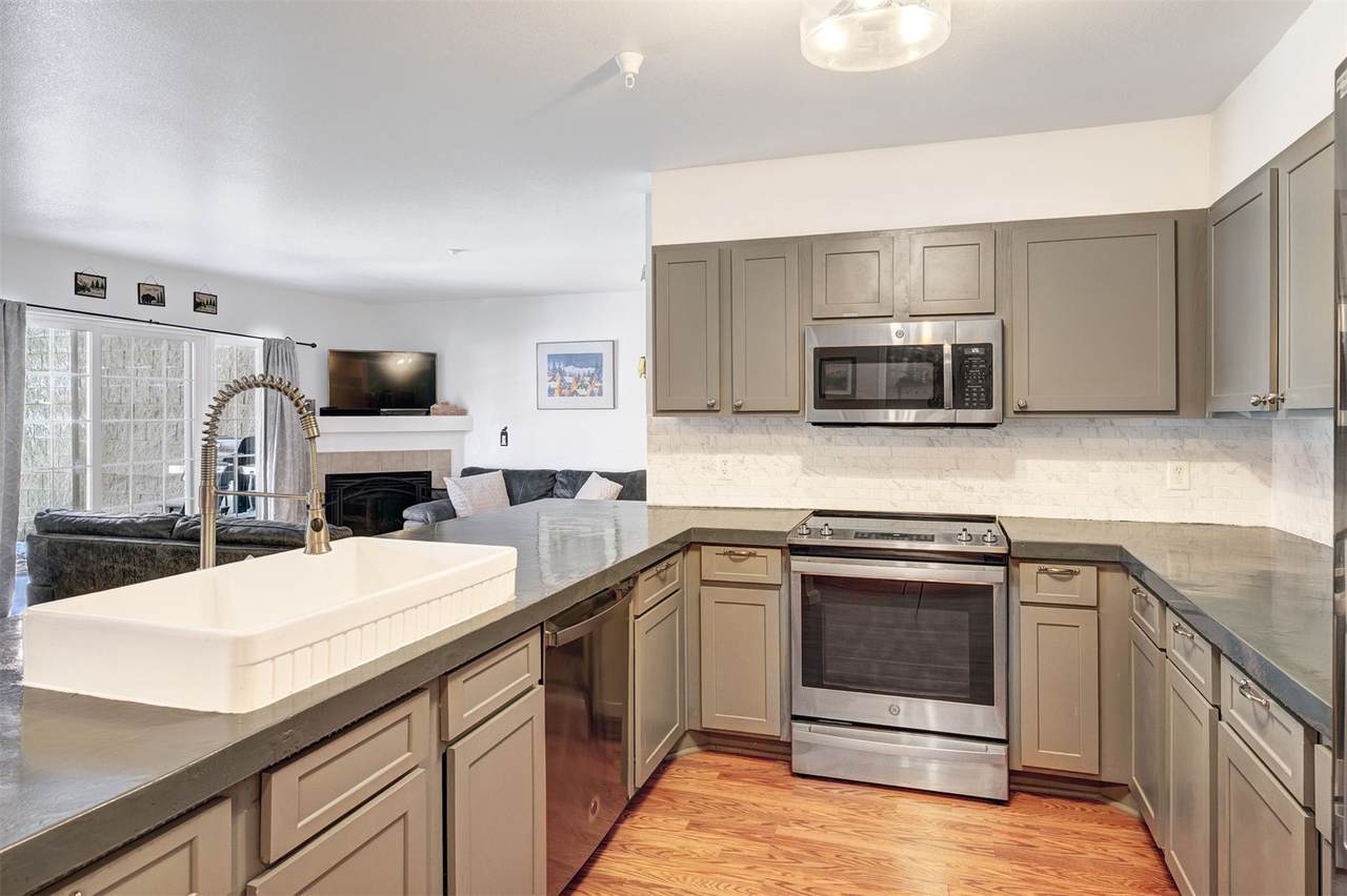 233 Pelican Circle - Photo 1