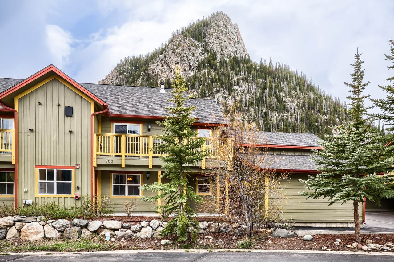300 Streamside Lane - Photo 1