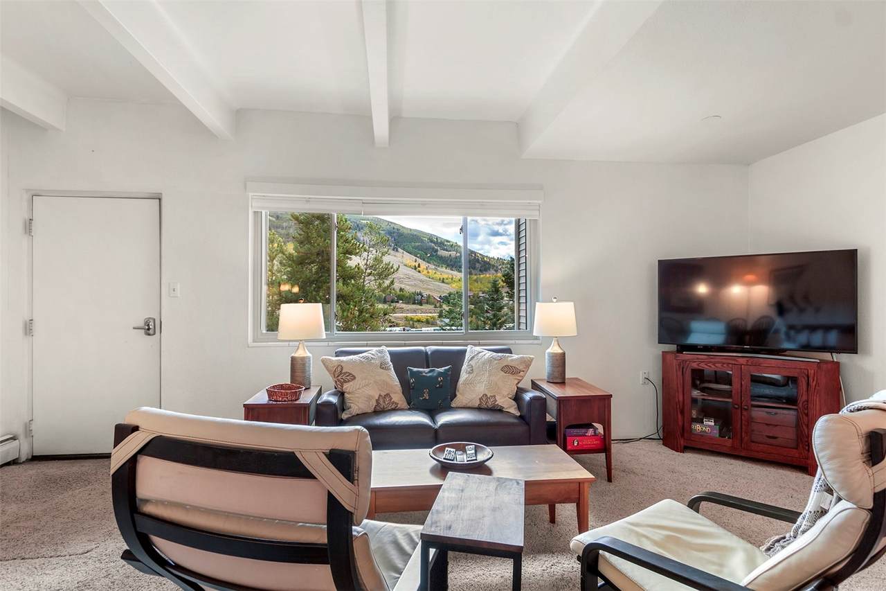 370 La Bonte Street - Photo 1