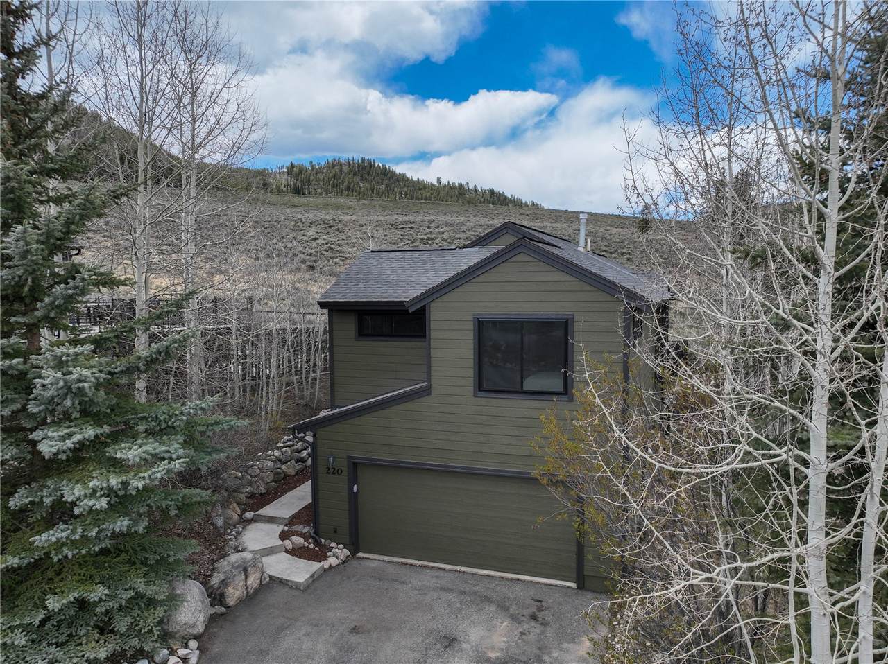 220 Meadow Wood Circle - Photo 1