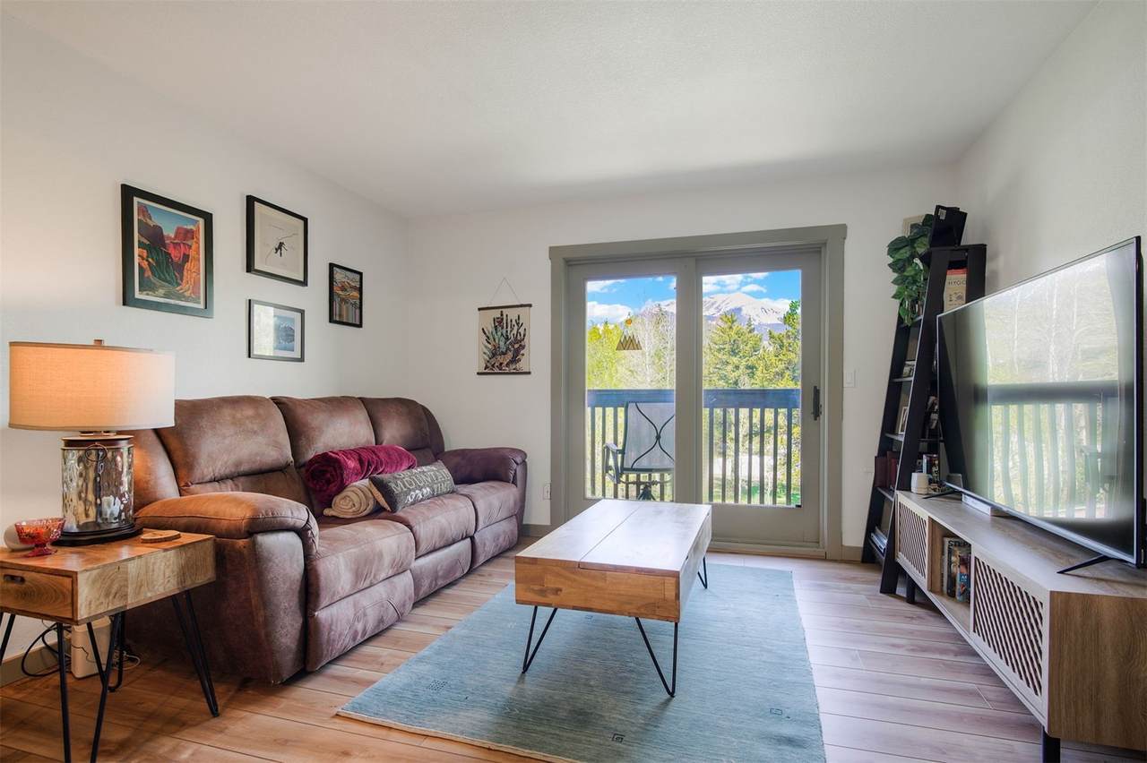 532 Center Circle - Photo 1