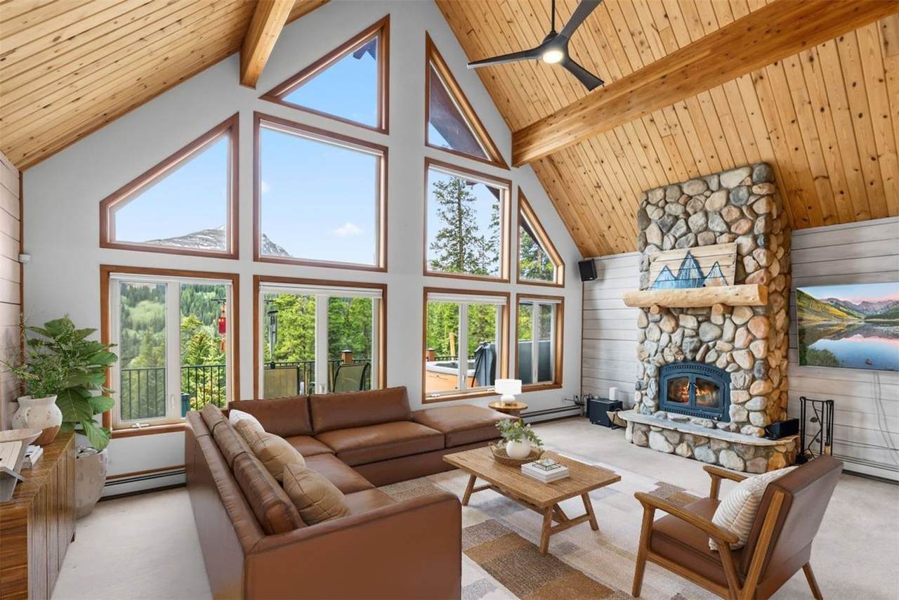1043 Range Road - Photo 1