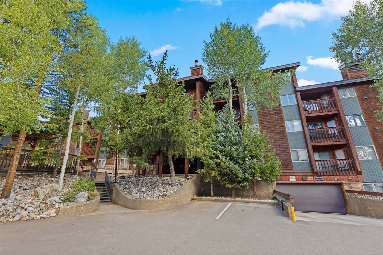 305 Park Avenue - Photo 1