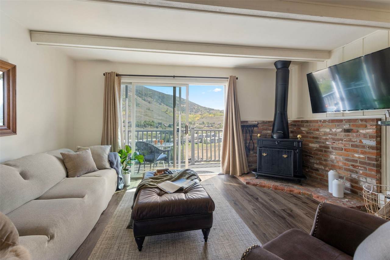 340 La Bonte Street - Photo 1