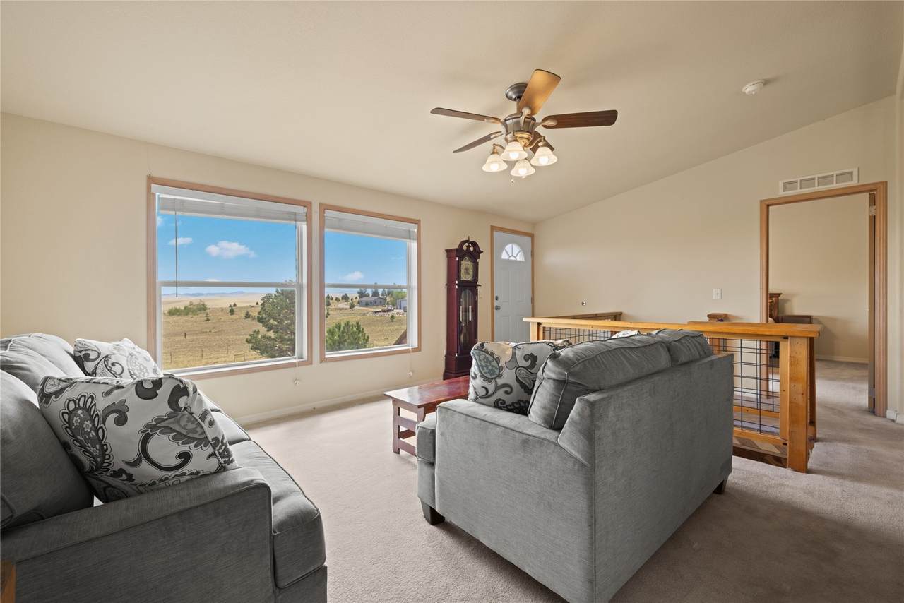727 Angus Circle - Photo 1