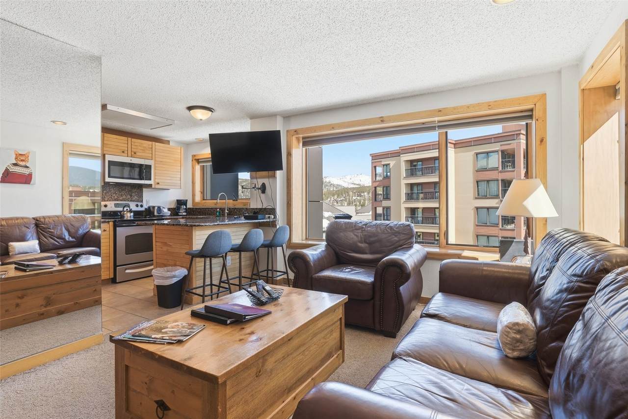 535 Park Avenue - Photo 1