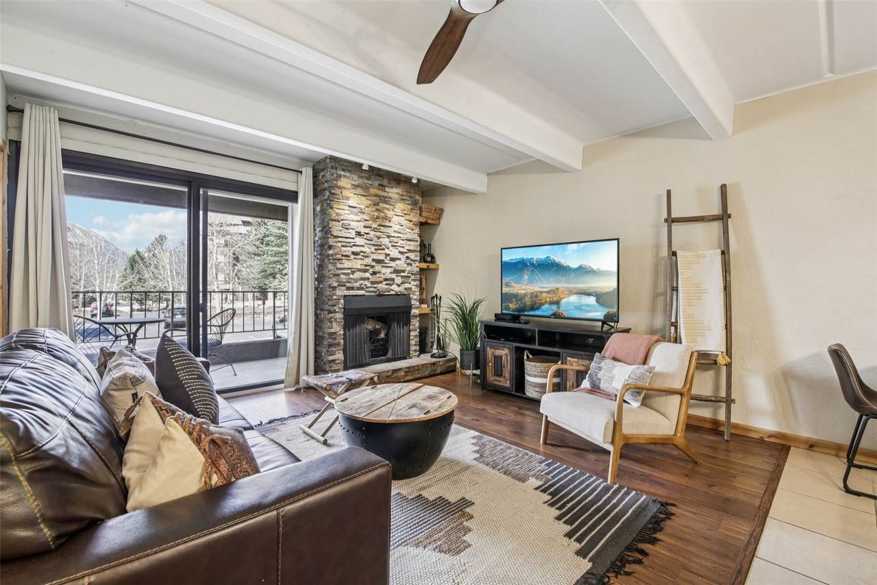 220 La Bonte Street - Photo 1