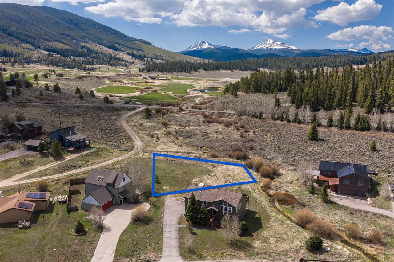 1018 Summit Drive - Photo 1