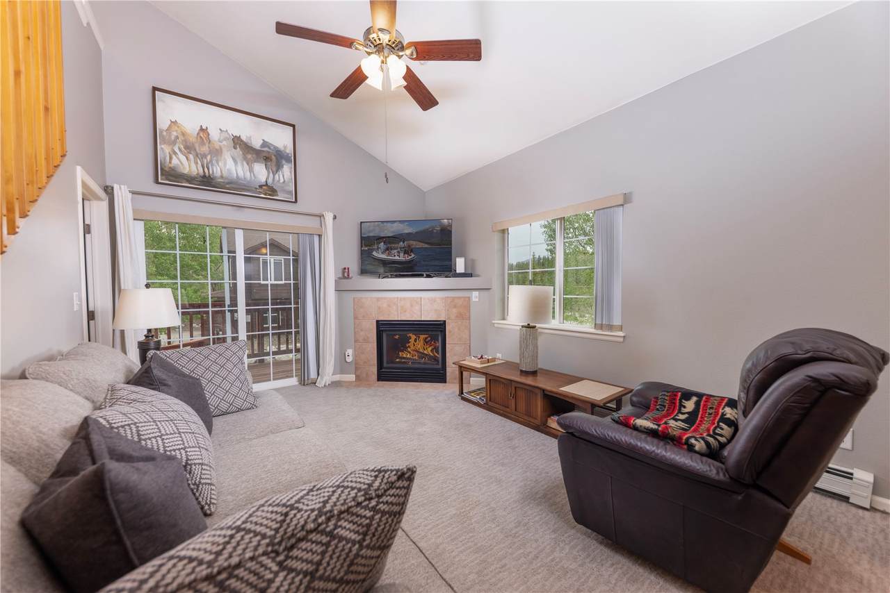 303 Pelican Circle - Photo 1
