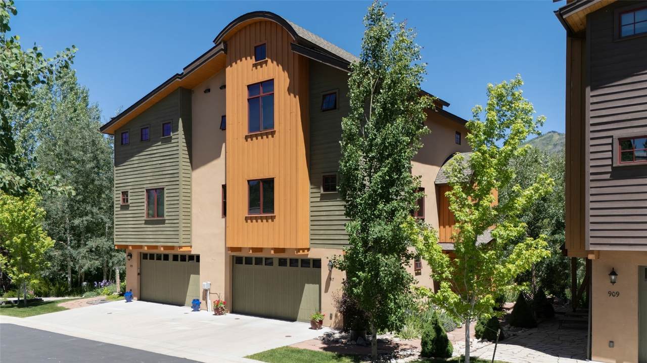 917 Majestic Circle - Photo 1