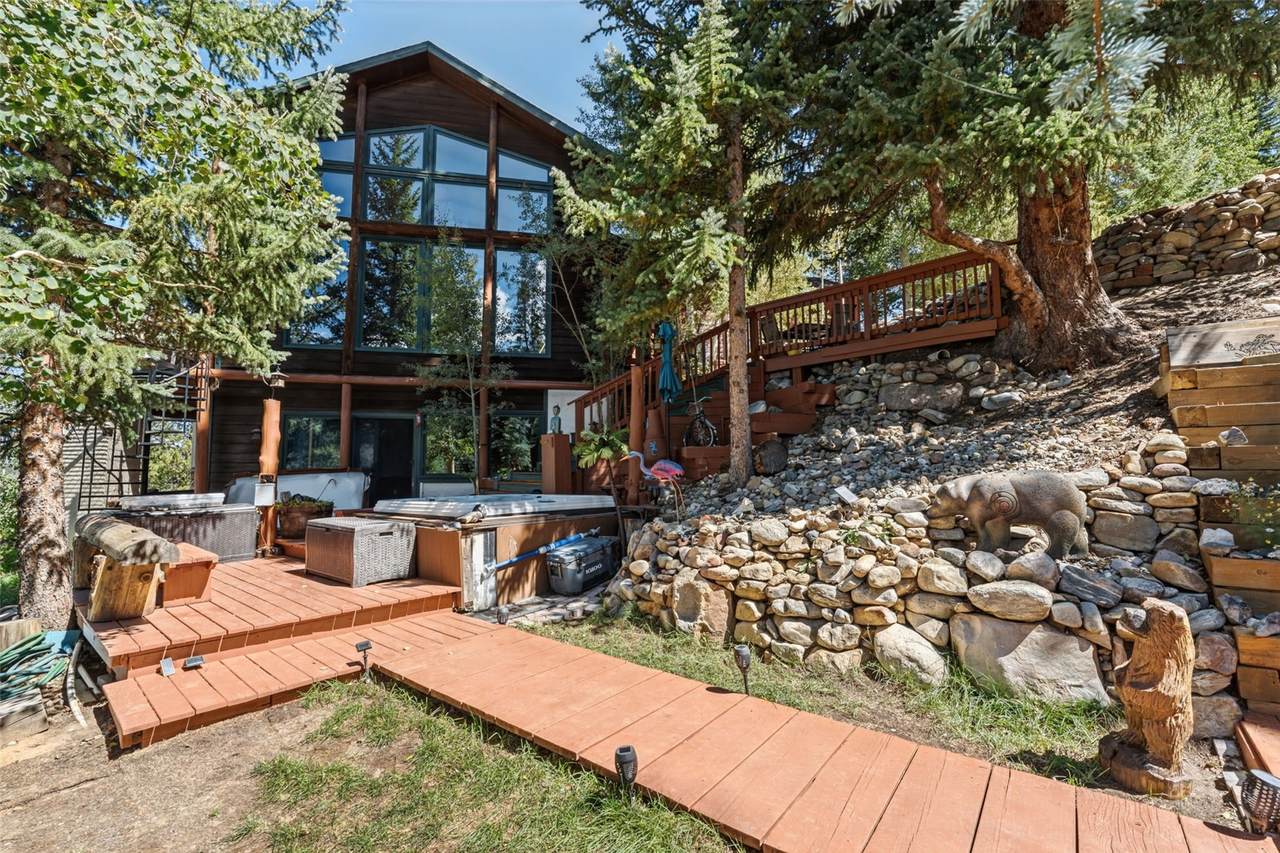 231 Fairview Boulevard - Photo 1
