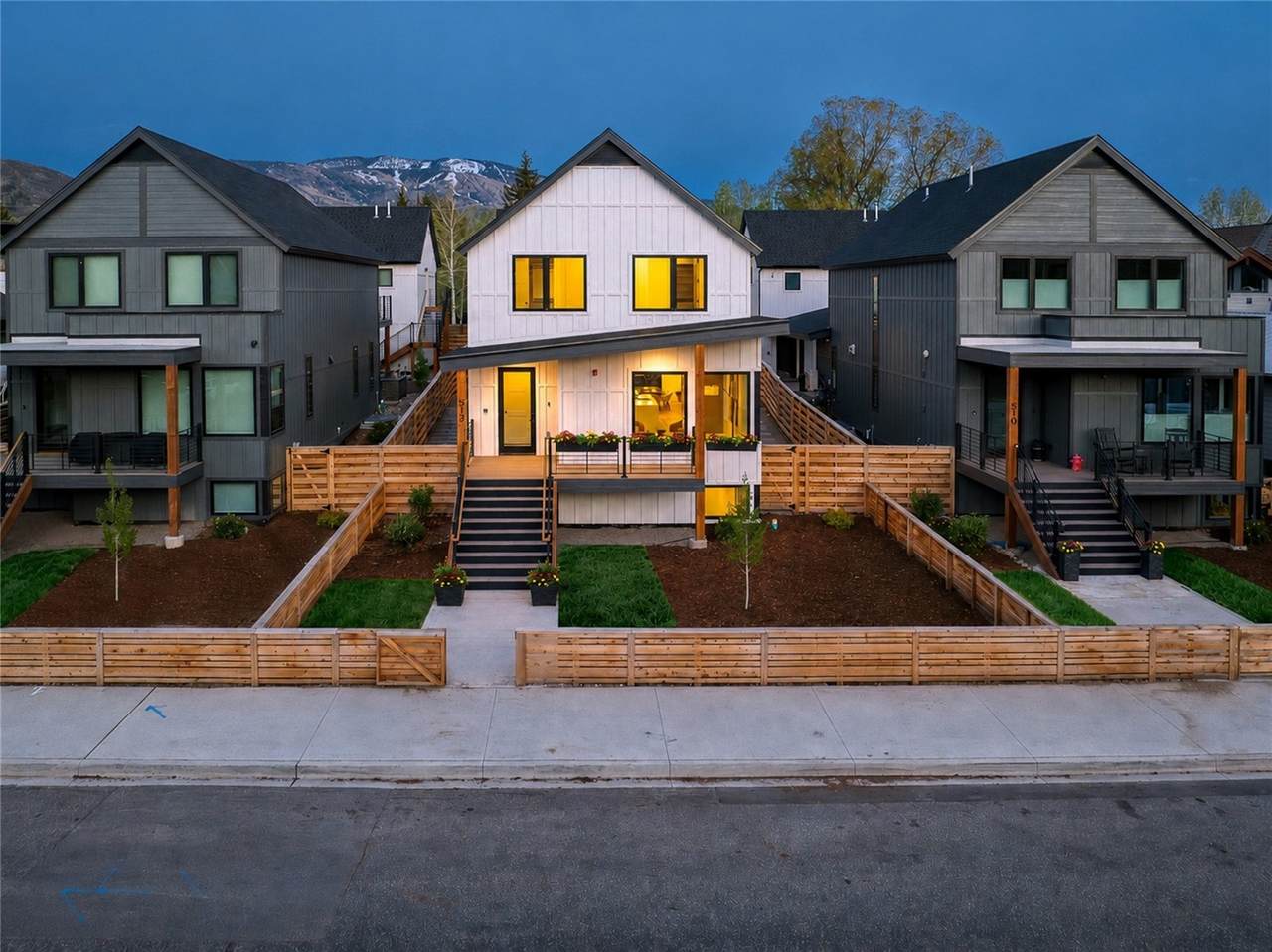 512 8th Street - Photo 1