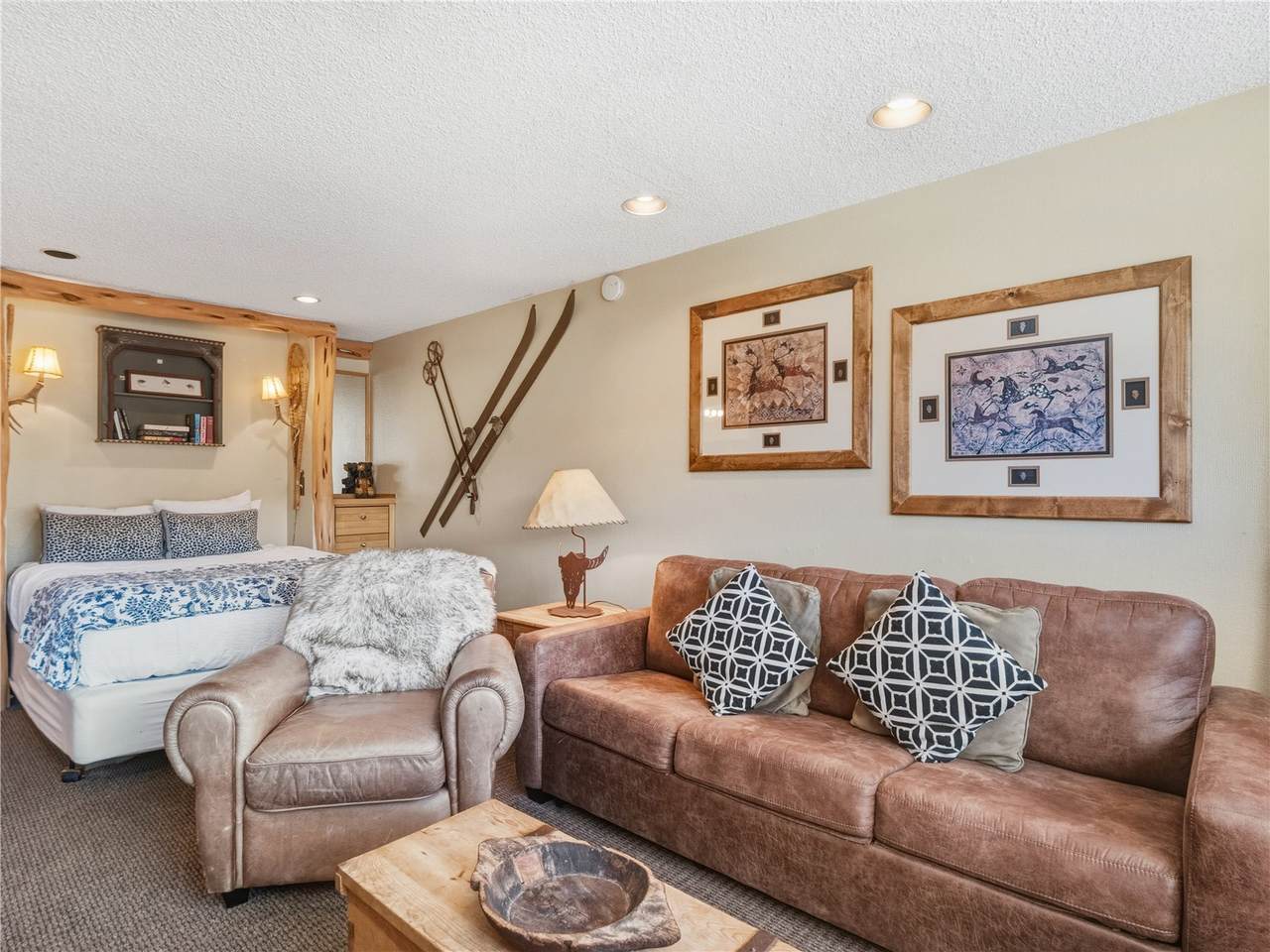 535 Park Avenue - Photo 1