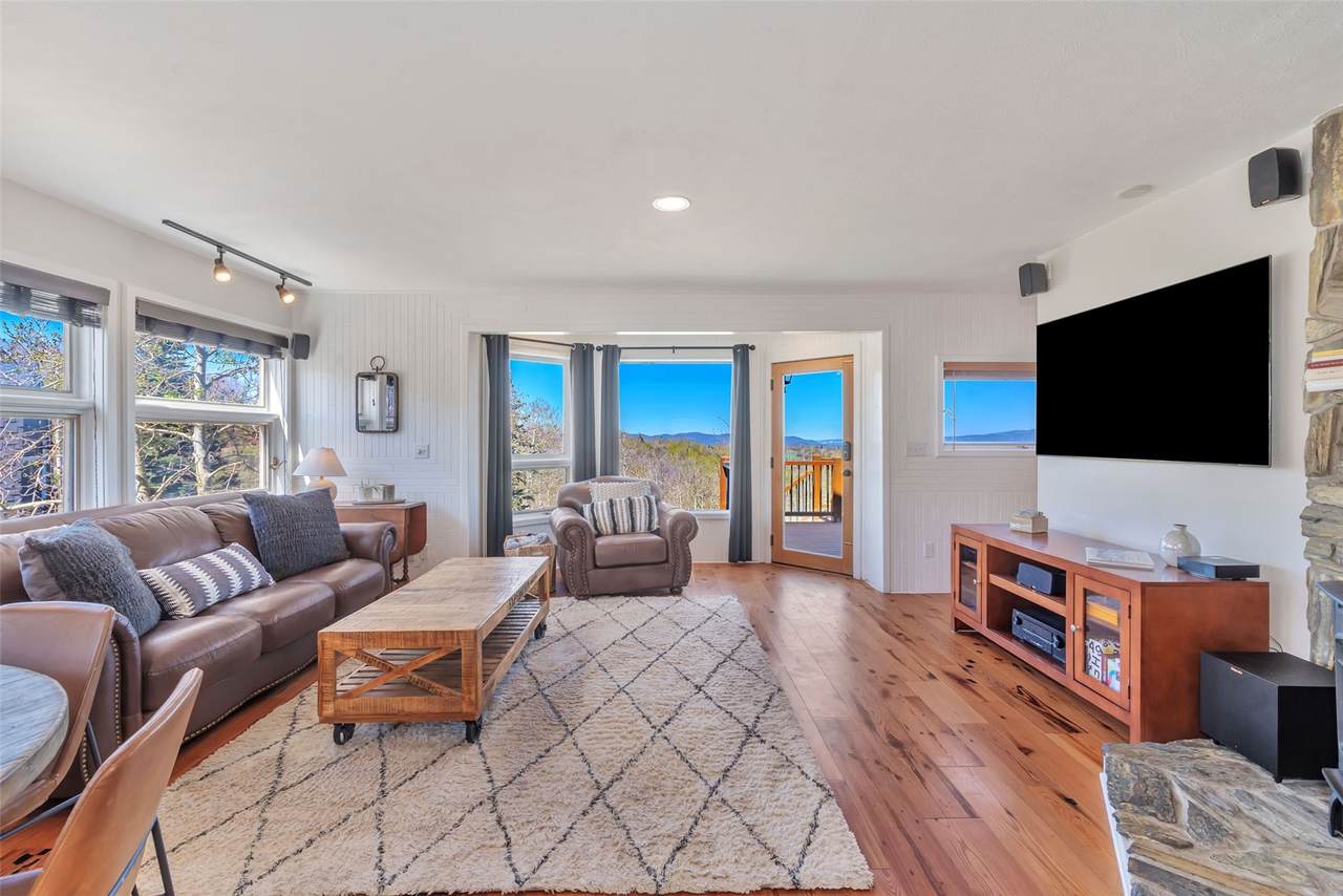 27145 Whitewood Drive - Photo 1
