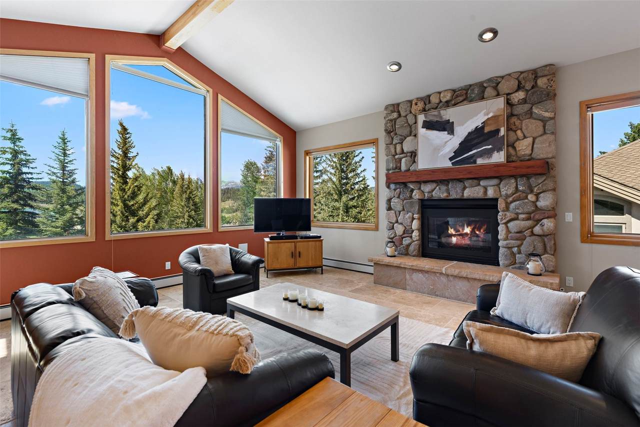 453 Ensign Drive - Photo 1