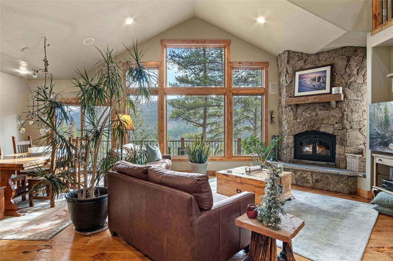 314 Coronet Drive - Photo 1