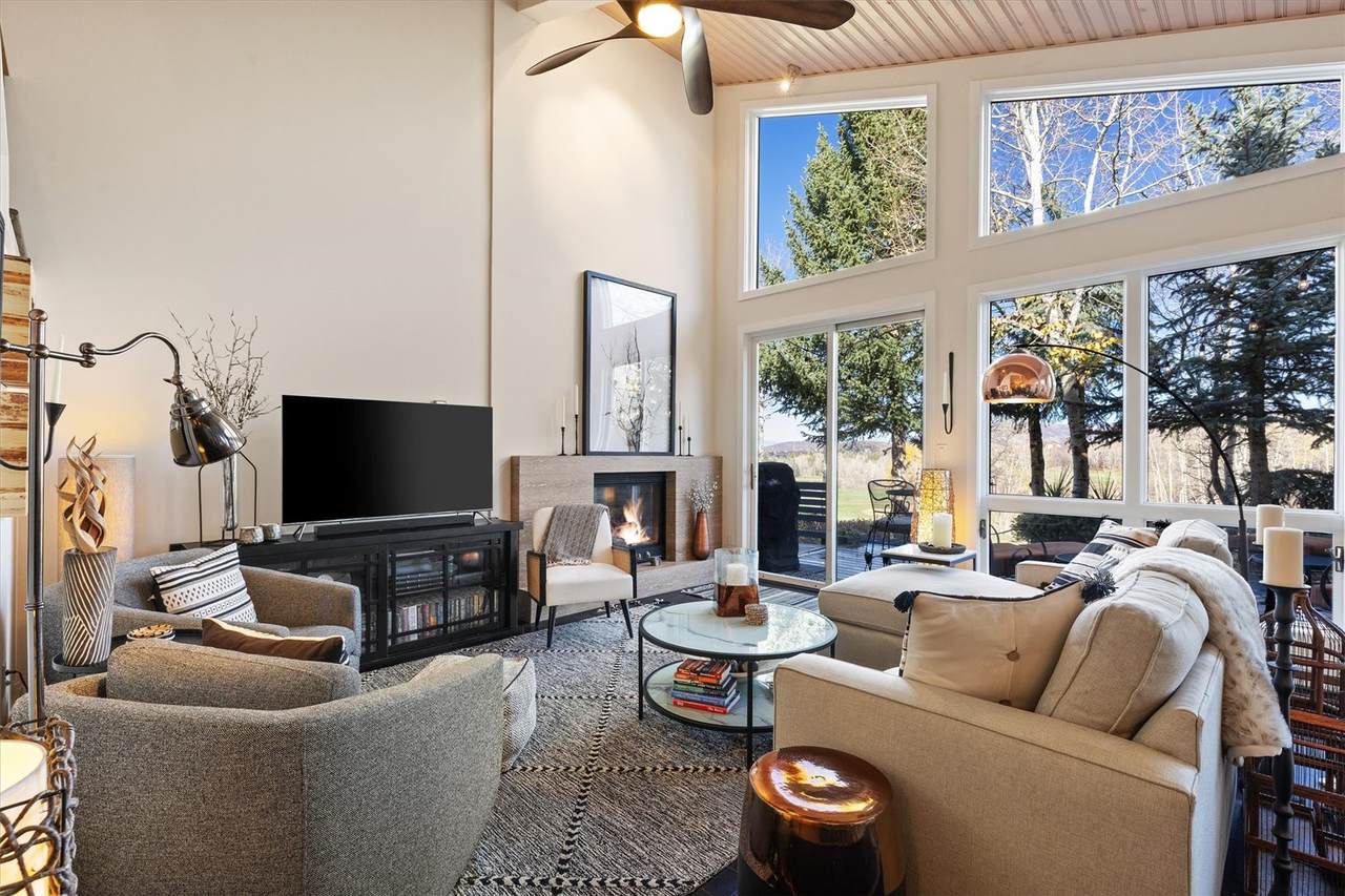 1877 Highland Way - Photo 1