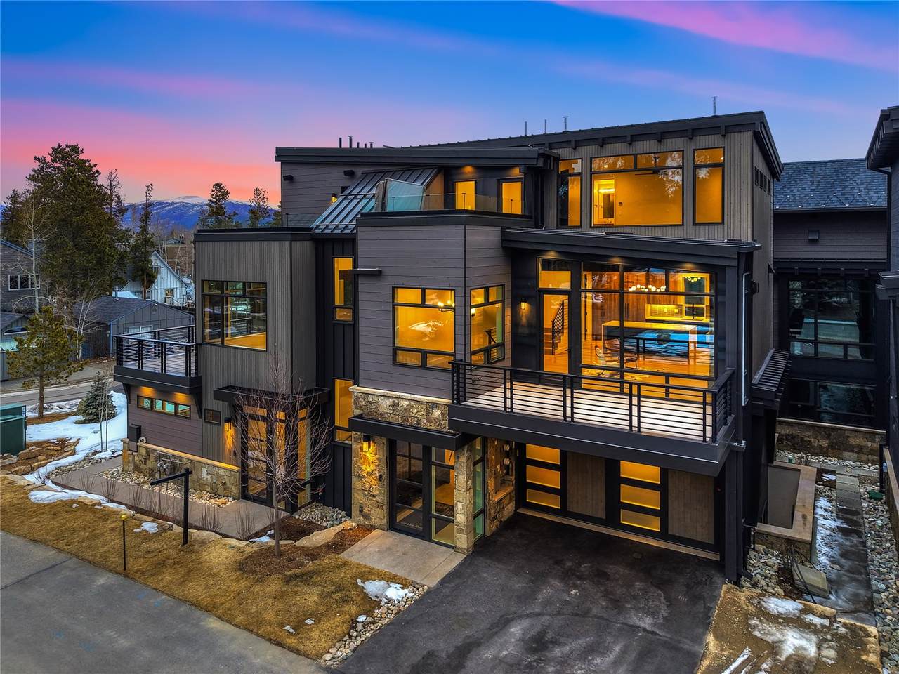 318 2nd Avenue - Photo 1
