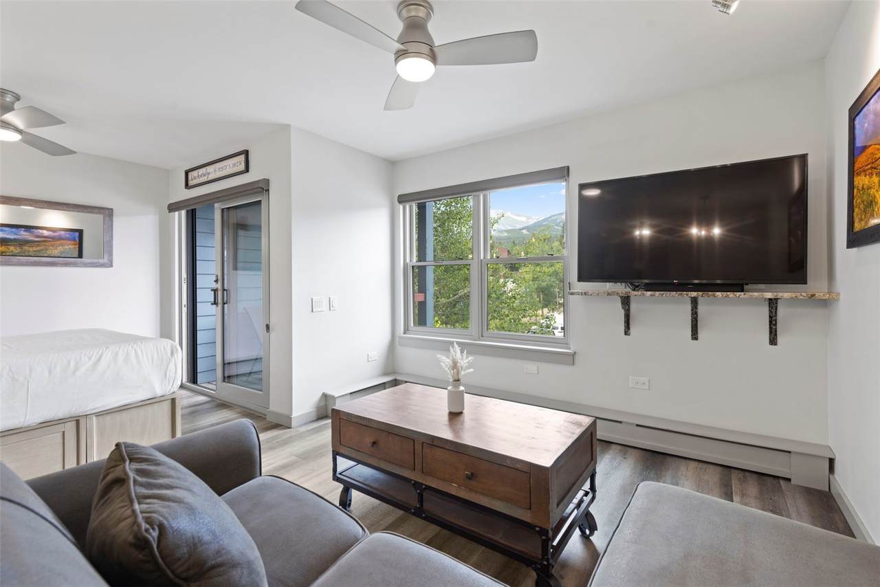 100 Park Avenue - Photo 1