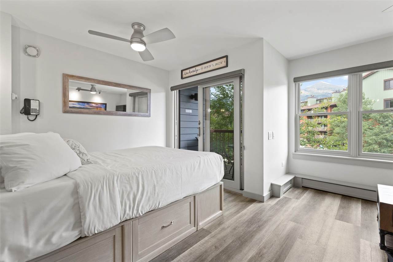 100 Park Avenue - Photo 1
