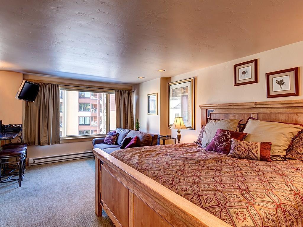535 Park Ave Avenue - Photo 1
