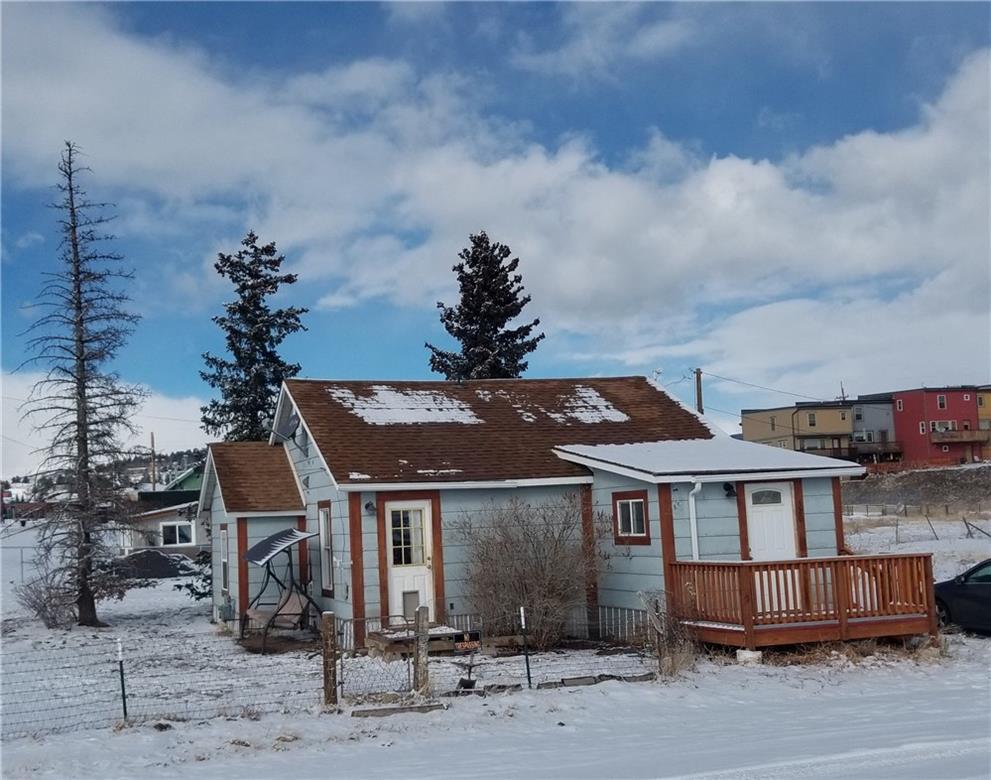 320 9TH Street - Photo 1