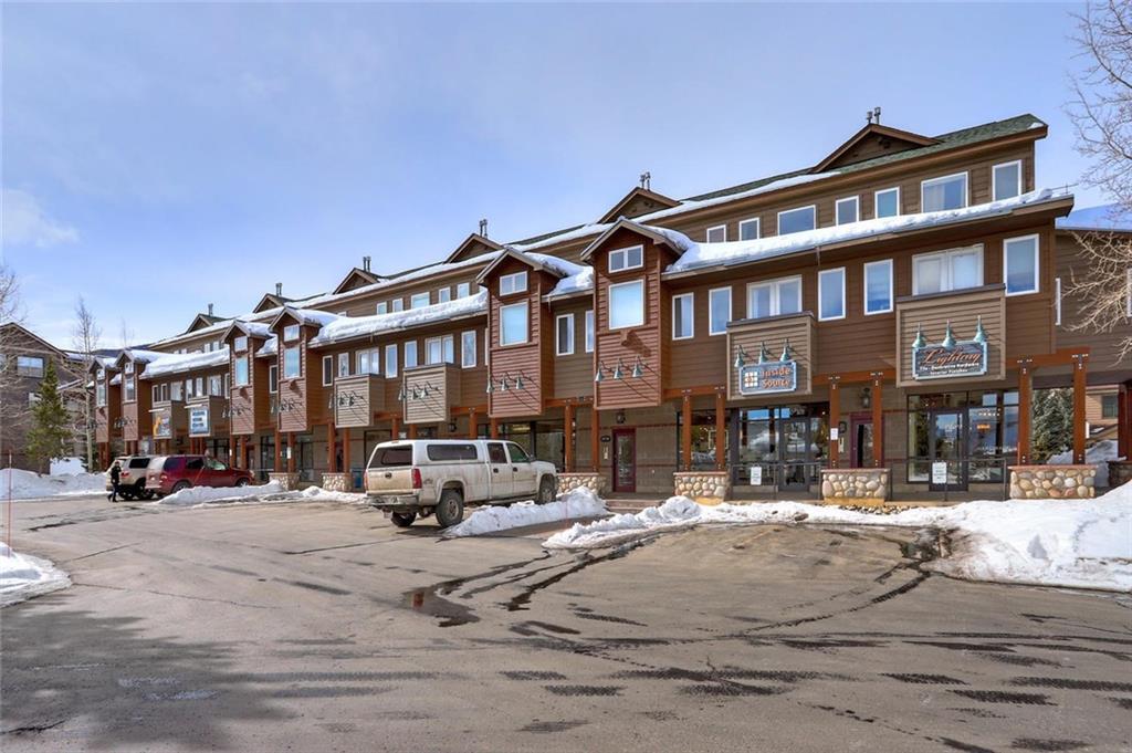 730 Summit Boulevard - Photo 1