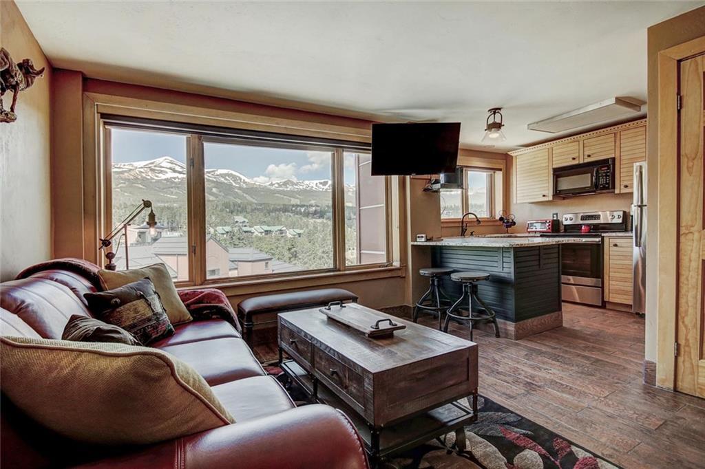 535 Park Avenue - Photo 1