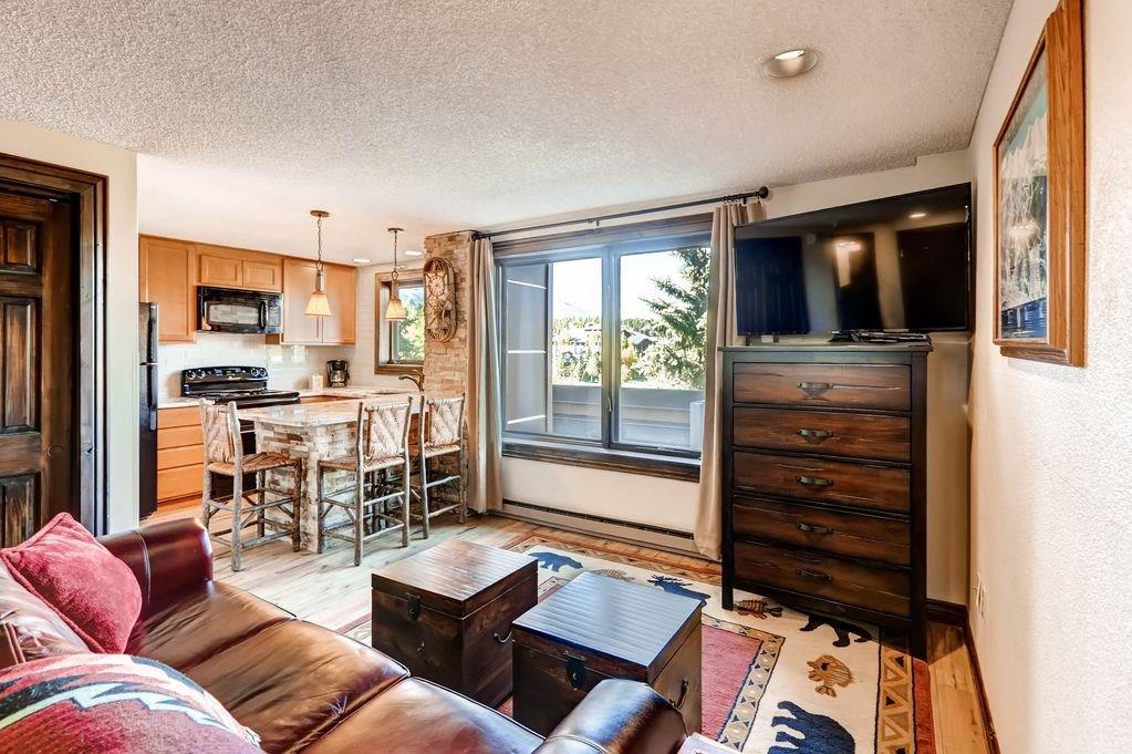535 Park Avenue - Photo 1