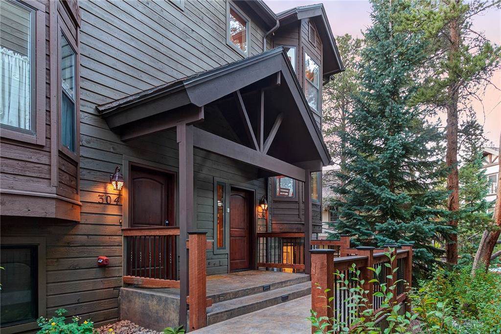 306 Village Point Drive - Photo 1