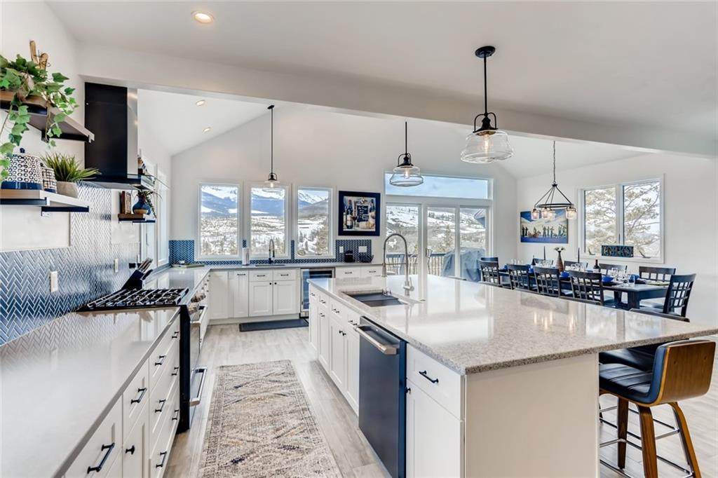 522 Fairview Boulevard - Photo 1