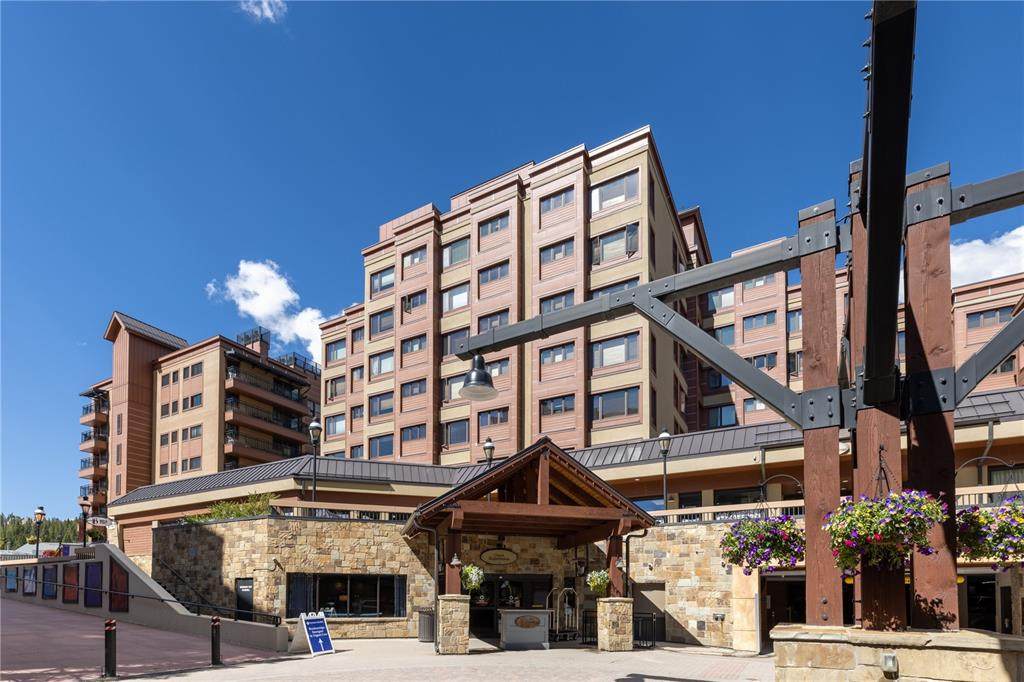 535 Park Avenue - Photo 1