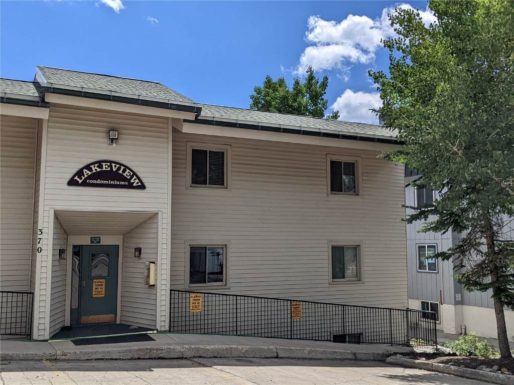 370 La Bonte Street - Photo 1