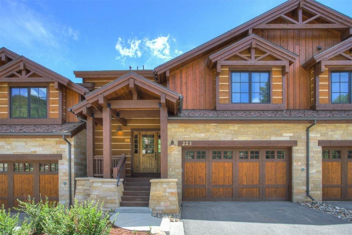 223 Caravelle Drive - Photo 1