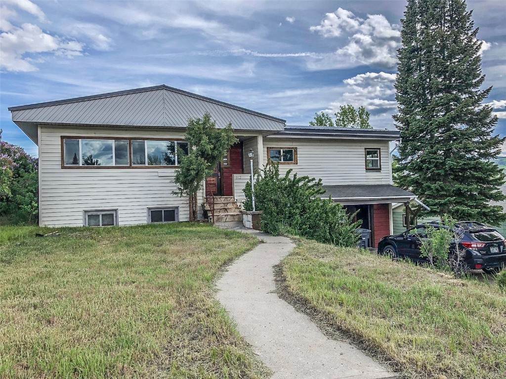 912 Range Avenue - Photo 1